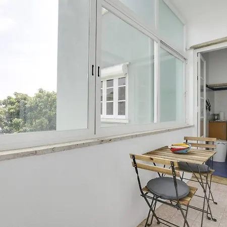Cosy 3bed Flat, 5 Mins To Belem شقة *